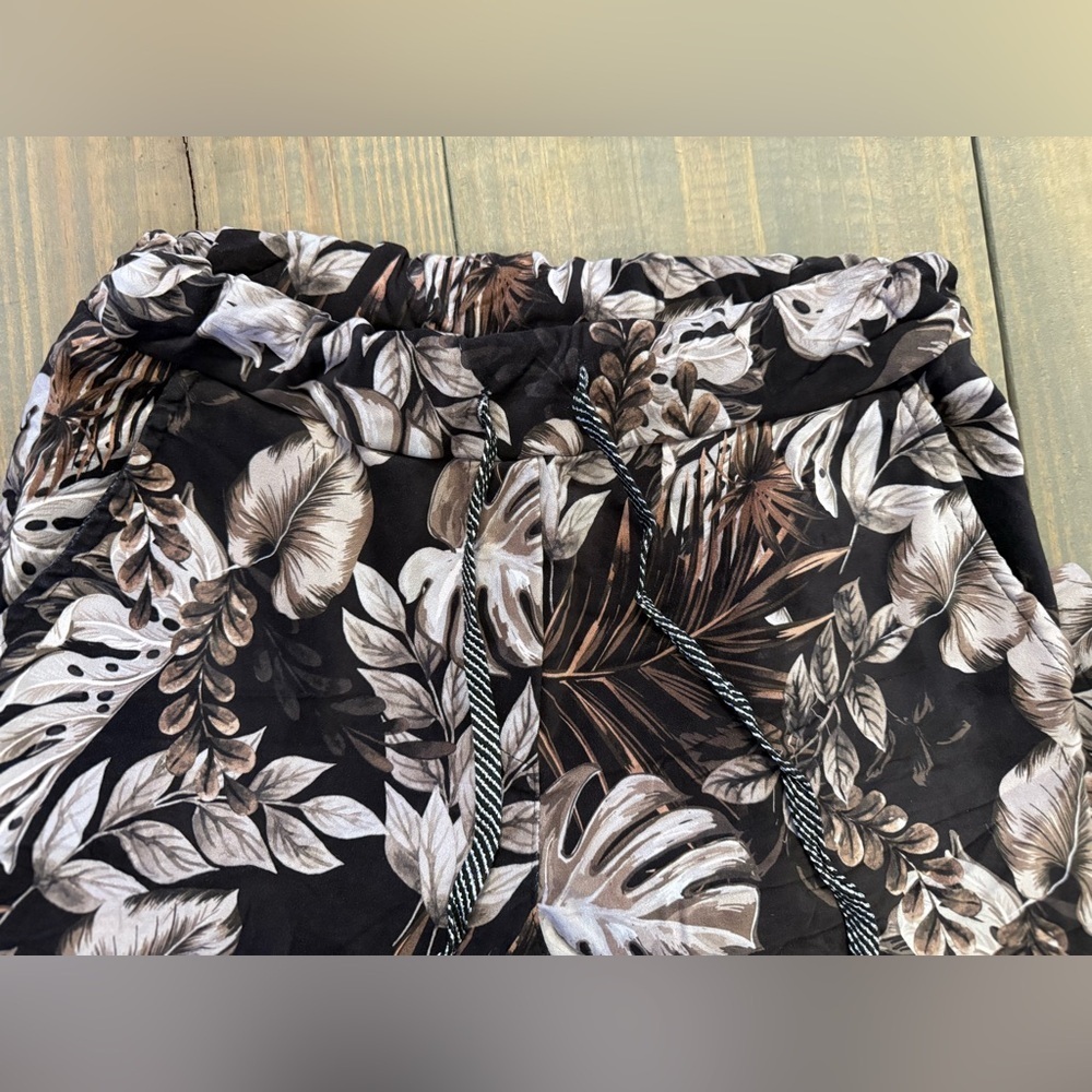 🌴Soft & Stretchy Tropical Print Pants - Made in Italy - TU (One Size)🌴 - Picture 4 of 12